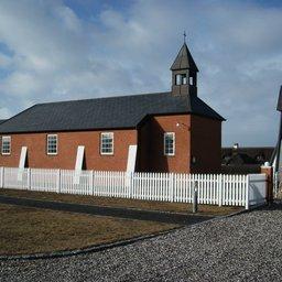 Thorsminde kirke og klokkestabel set fra sydøst